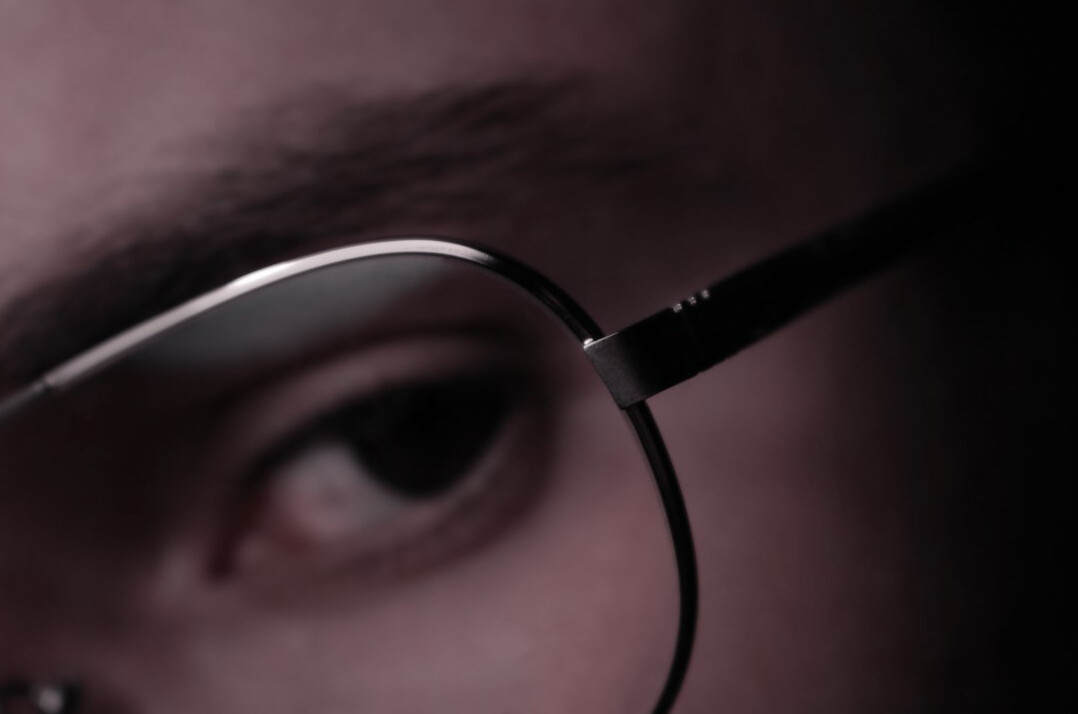 detective investigating
